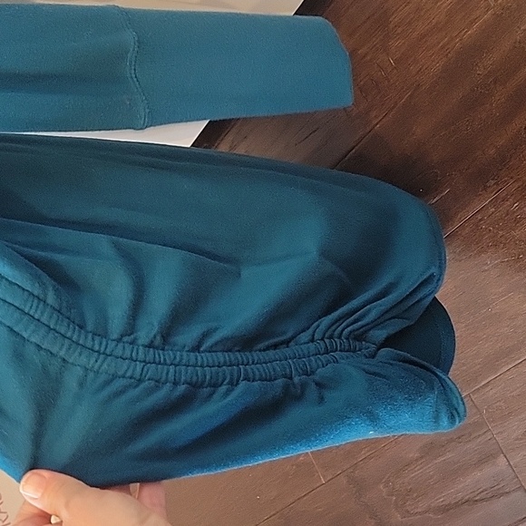 Athleta Ruched Sweatshirt - Picture 3 of 5